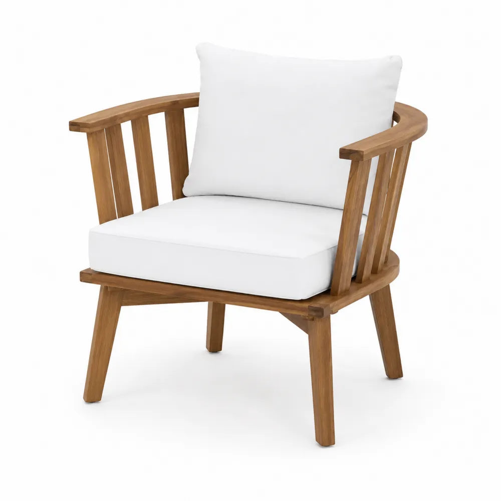 Chaise en bois avec coussins blancs
